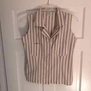 100% cotton tailored sleeveless button down shirt. Excellent condition.